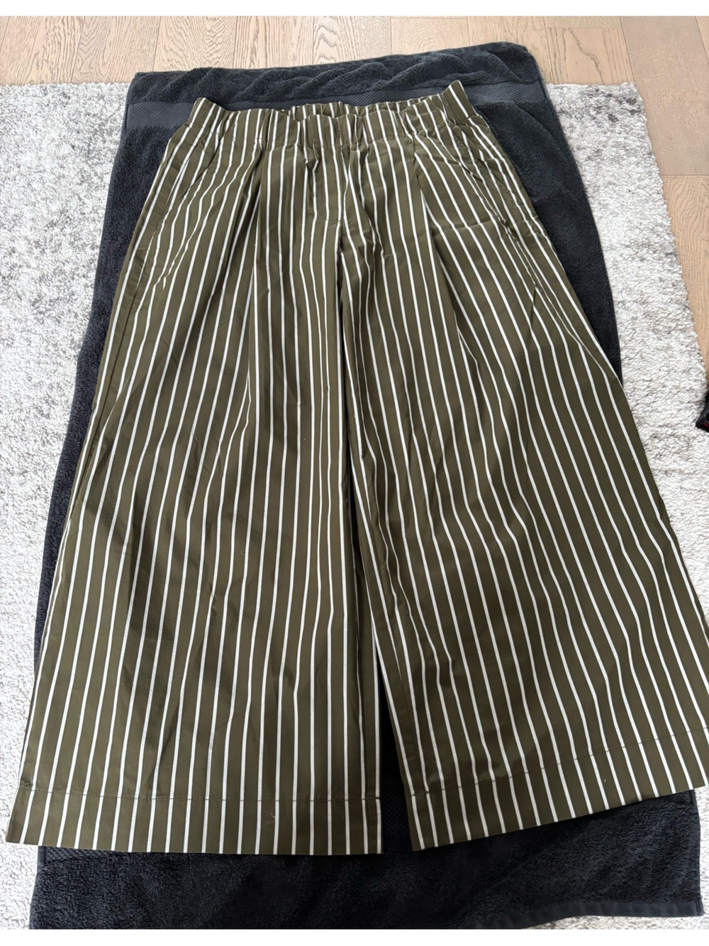 Banana Republic Olive & White Striped Wide-Leg Women’s Poplin Pants